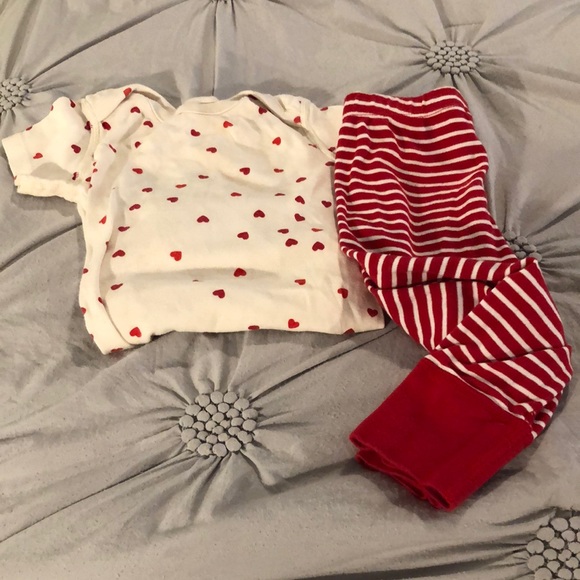 Hanna Andersson 2 piece valentine set - Picture 1 of 5